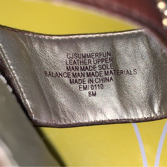 Women’s 8M CIRCA Joan & David SUMMERFUN Dark Brown Leather Aztec Studded Sandals - Picture 8 of 15